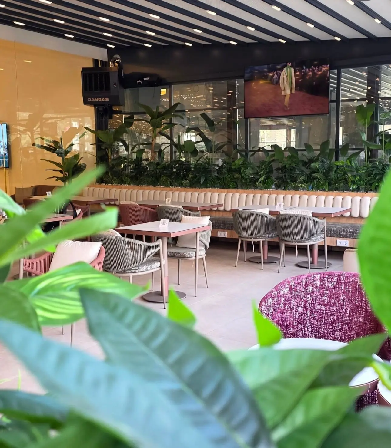 Chocoberry London interior 4